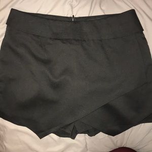 Black skort